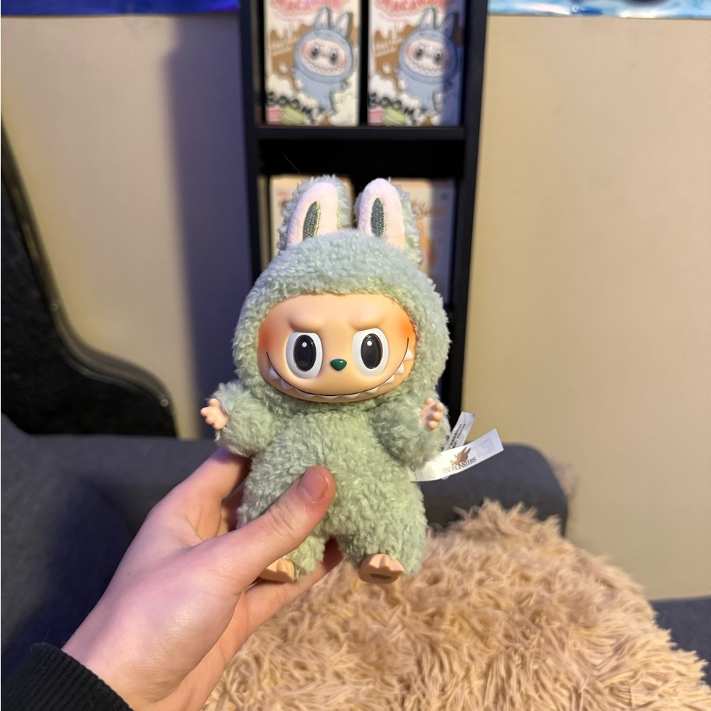 Selling some of my labubus (authentic) - Picture 4 of 4